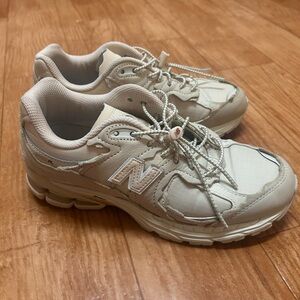 New Balance 2002R Protection Pack Sandstone Women's Size 7 Cream Beige M2002RDQ